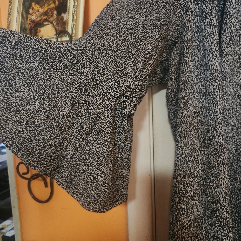 Elegant Black and White Plus Women's Dress Size 26/28 - Picture 4 of 5